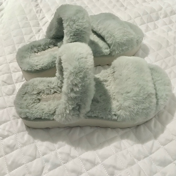 Kookaburra by Ugg Slide on Slippers - Picture 2 of 6